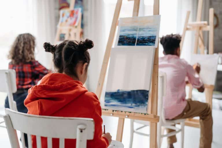 Décloisonner les disciplines : enseigner par les arts et les lettres